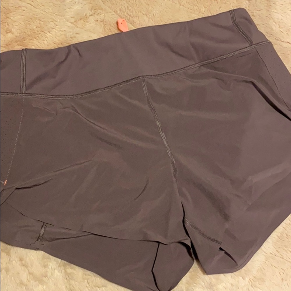 Athleta run with it 3” short